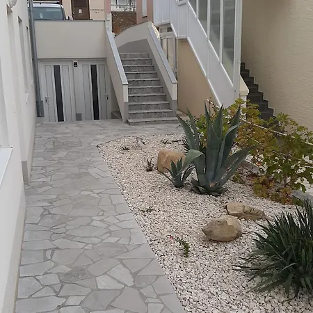 Lana Apartman *